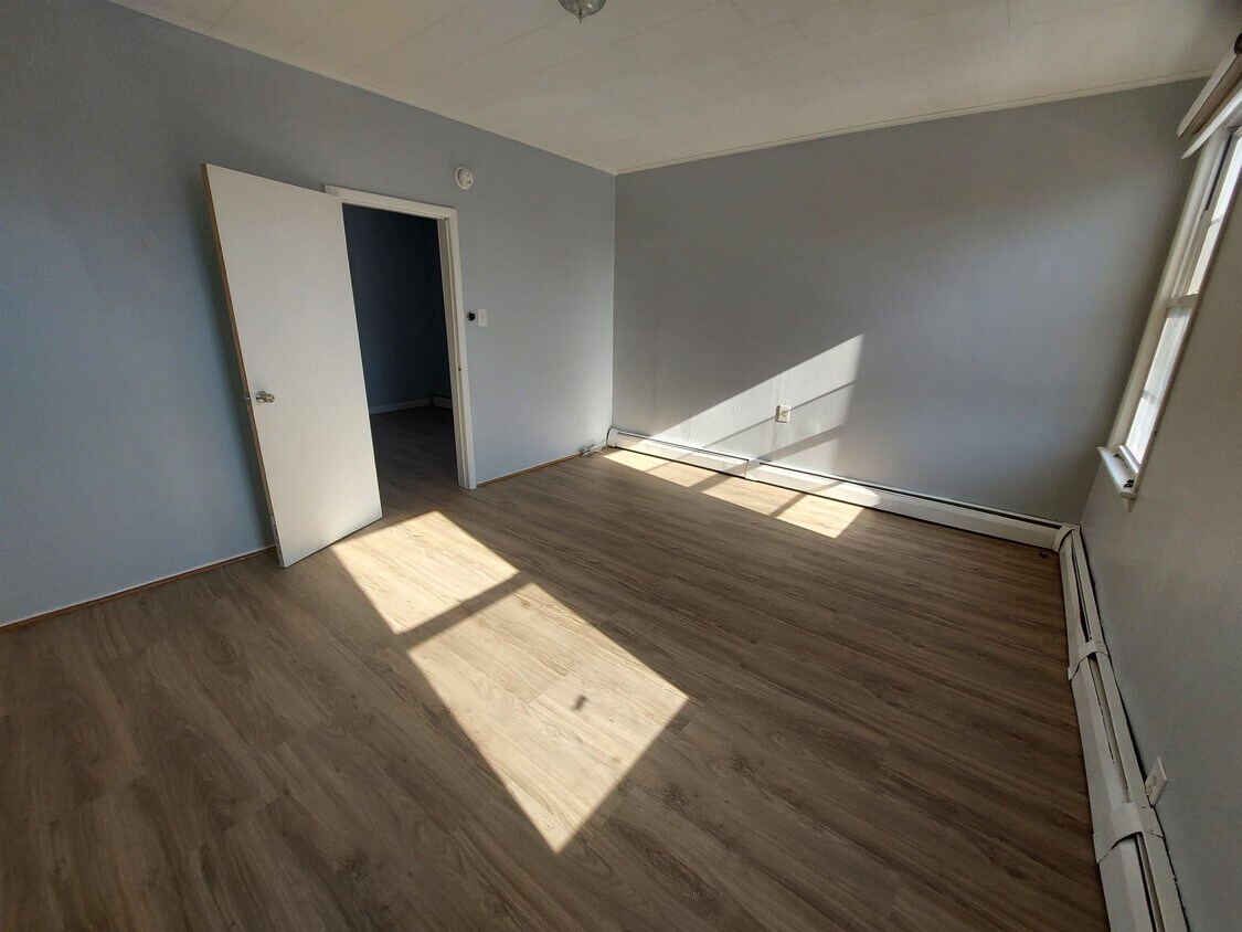 Building Photo - 9-11 W 35th St