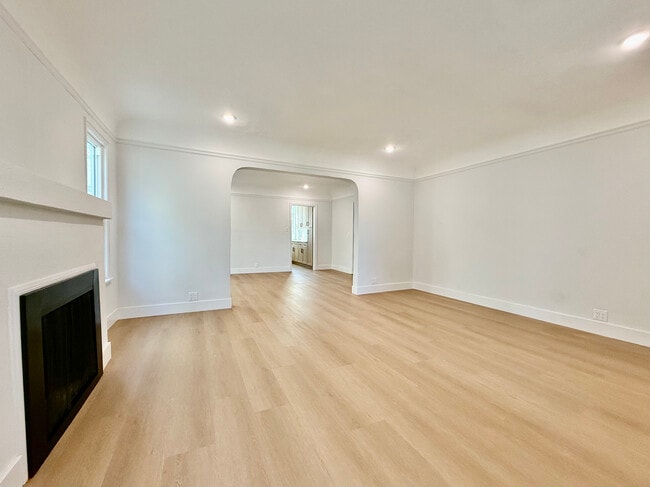 Foto del edificio - 1221 West Blvd