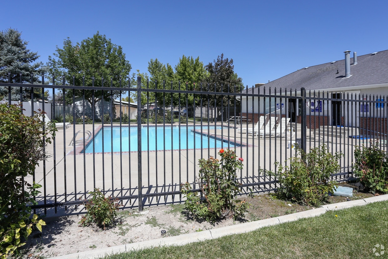 Swimming Pool - Windsor Estates