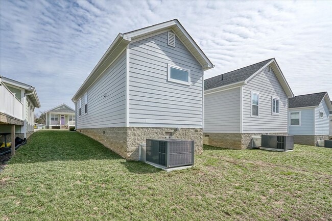 Building Photo - 324 Hemlock Cir