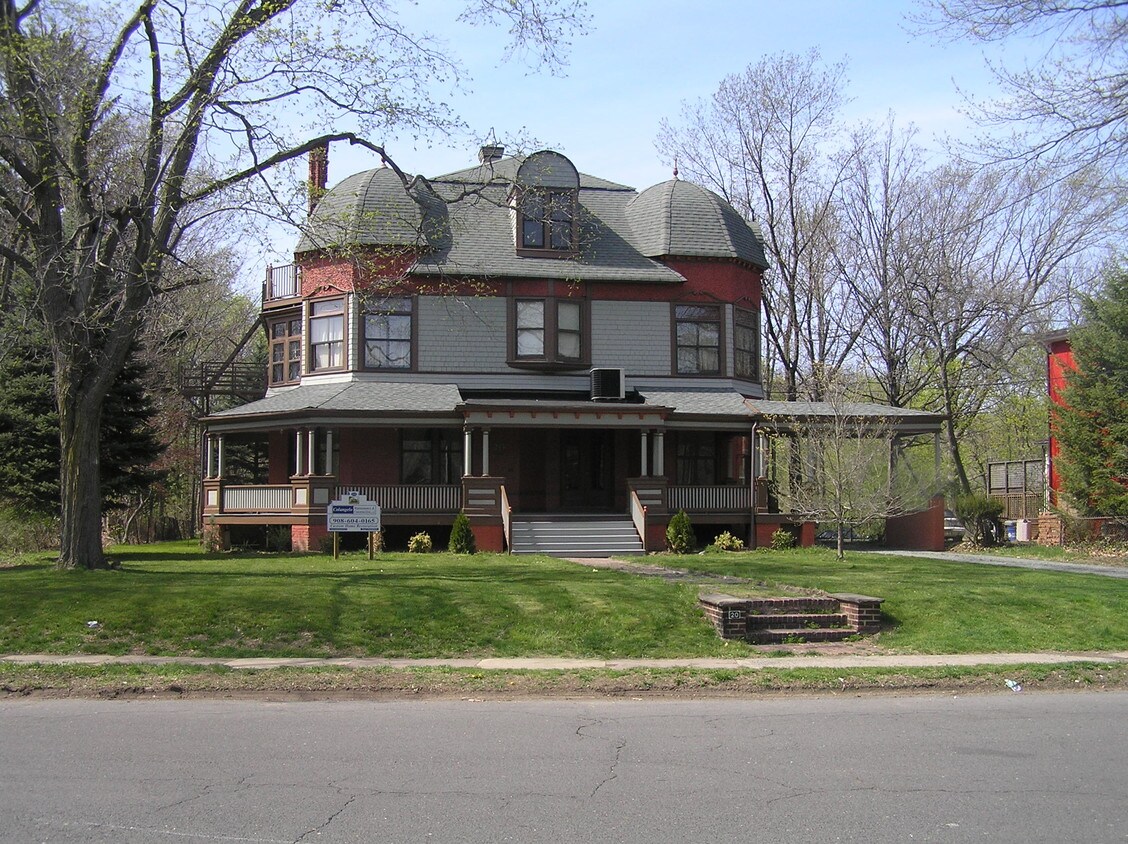 Primary Photo - 20 Rockview Ave