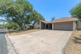 Building Photo - 9011 Quail Valley Dr