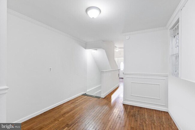 Building Photo - 1625 W Montgomery Ave