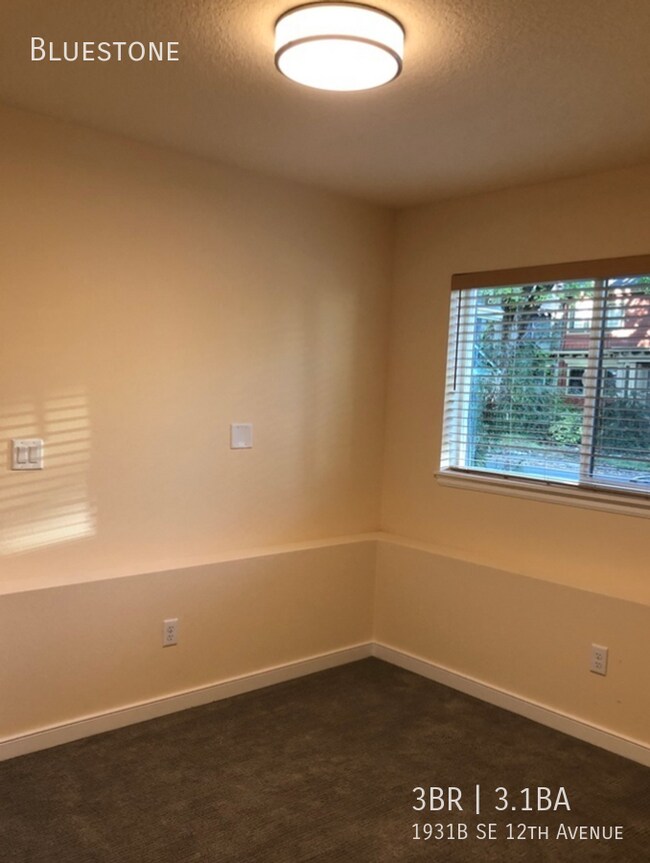 Foto del edificio - Huge Modern Townhome with AC and Washer/Dryer