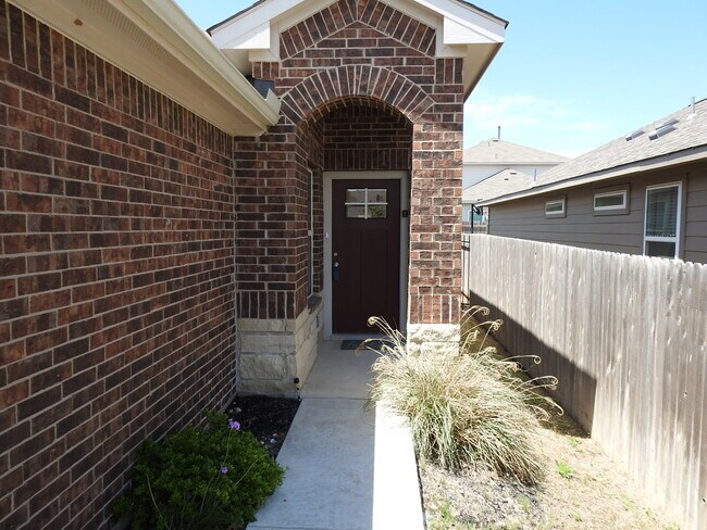 Foto del edificio - 621 Callahan Ln