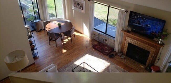 Comedor - 1152 Shoreline Dr