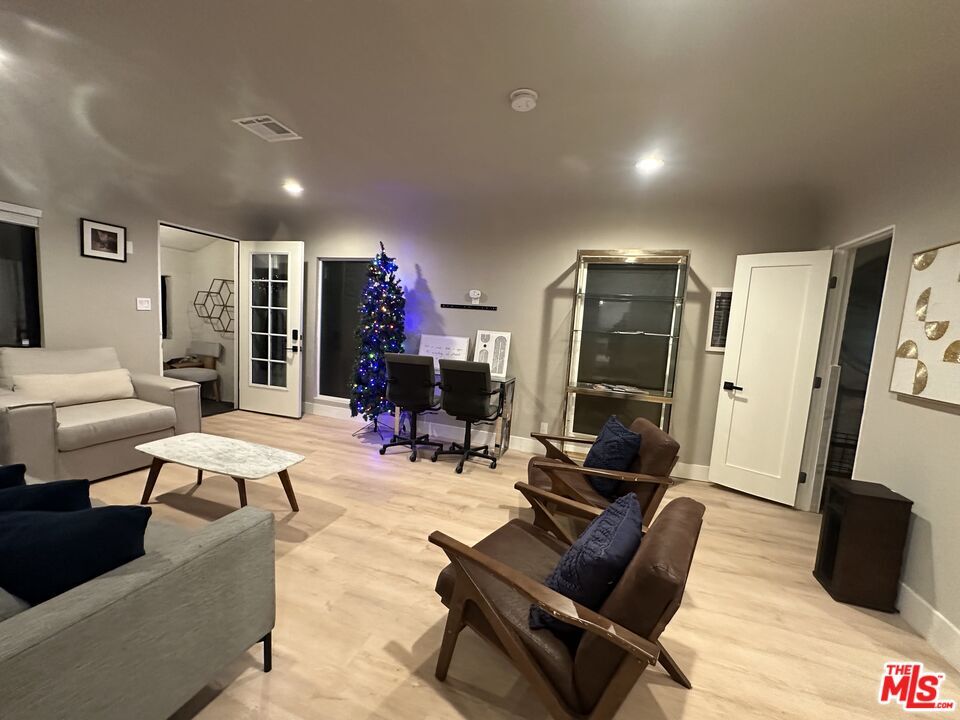 Foto principal - 641 N Vista St