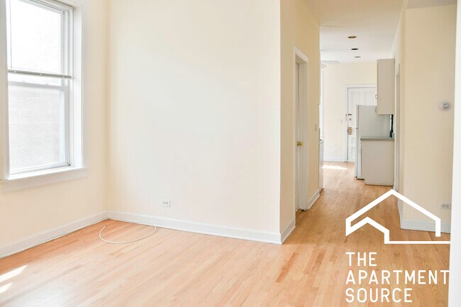 Foto del edificio - 2318 N Southport Ave
