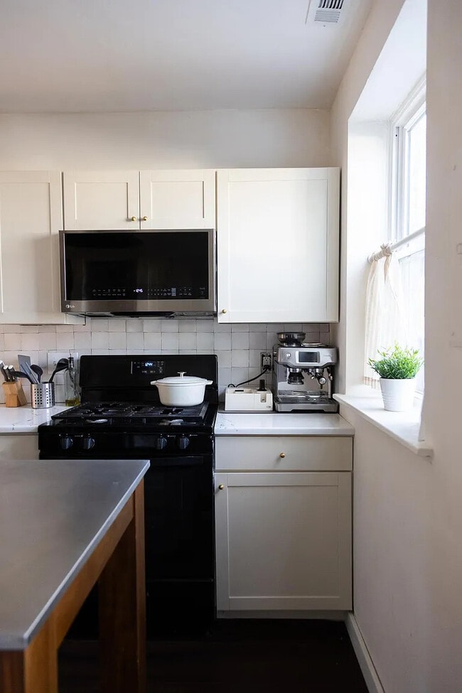 Foto del edificio - 1810 Idlewood Ave