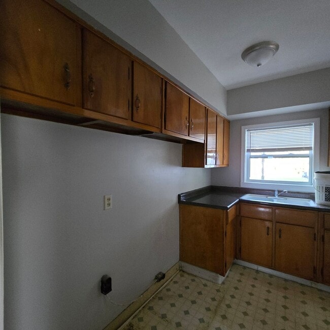 Building Photo - 3686 Philsdale Ave