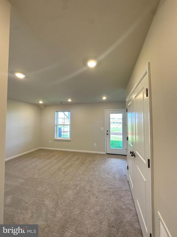Building Photo - 439 Seeback Dr