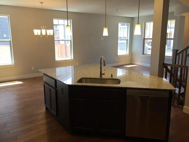 Building Photo - 5162 Yosemite Way