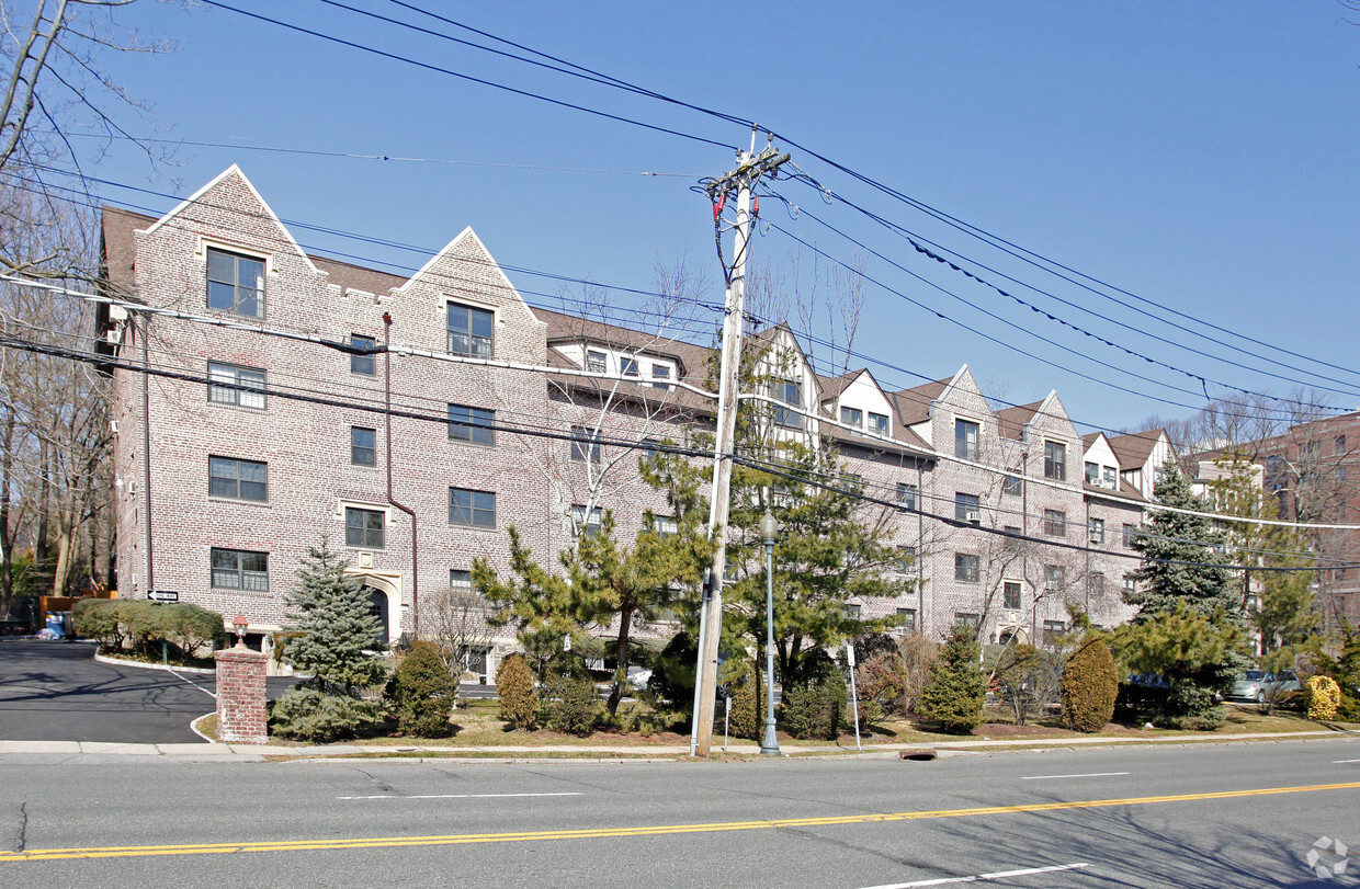 Foto del edificio - Larchmont Gables Apartment