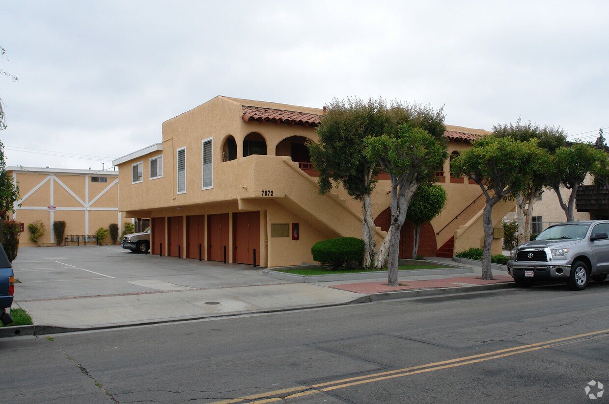 Foto principal - 7862 Stark St