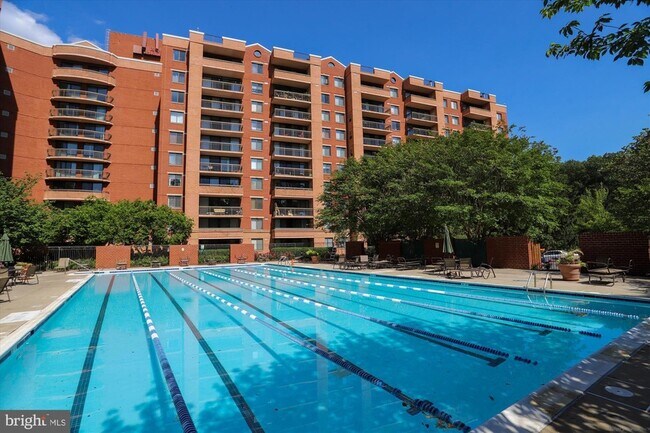 Foto del edificio - 2230 George C Marshall Dr