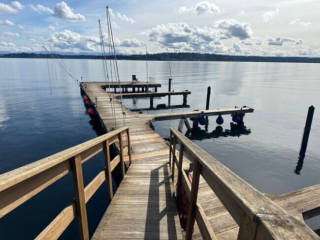 Building Photo - Leschi Waterfront Condo ~ The Pier