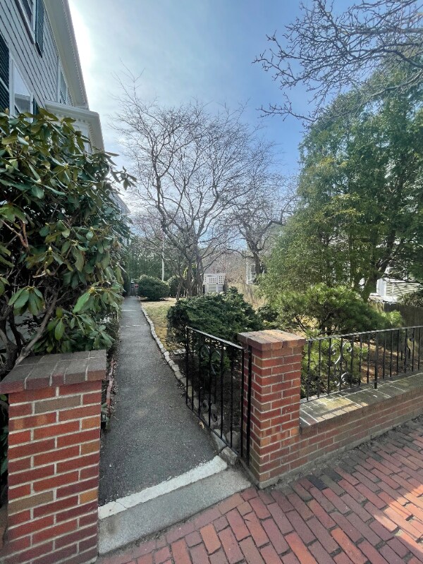 Building Photo - 395 Essex St