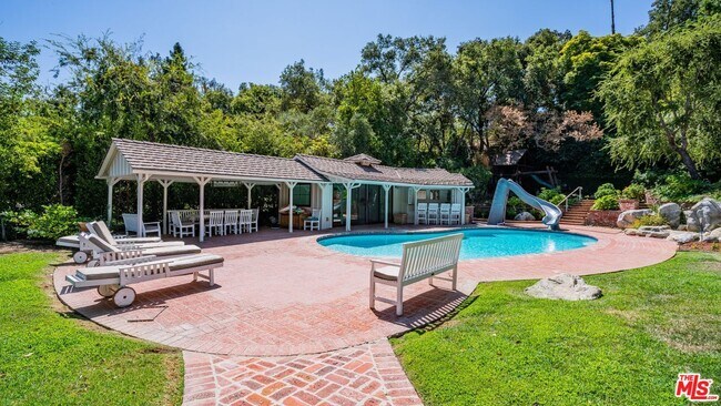 Foto del edificio - 3951 Valley Meadow Rd