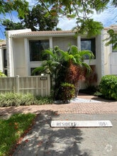 Building Photo - 1002 Bridgewood Pl