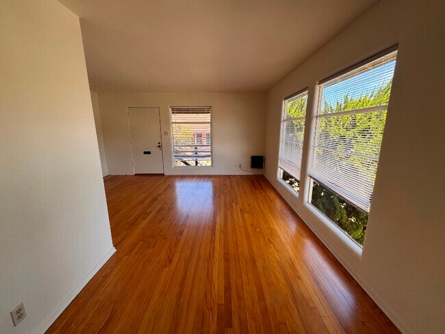 Foto del edificio - 620 Longfellow Ave