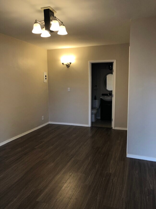 Building Photo - 2507 Tulare Ave