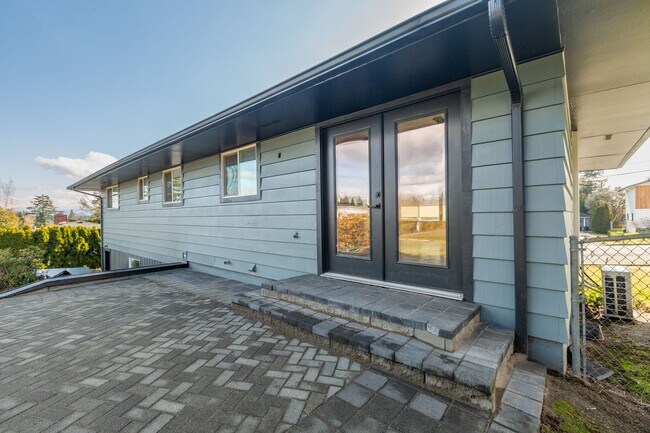 Building Photo - Crown Park Home