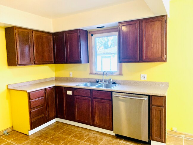 Building Photo - 6509 W Villard Ave