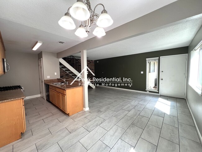 Foto del edificio - A Very Nice 2bd/1ba Citrus Heights Condo with Garage