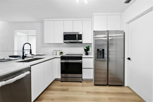 Foto del edificio - 679 SW 17th Ct