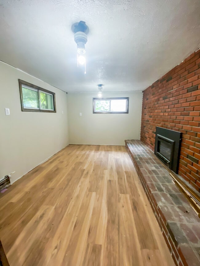 Building Photo - 748 Togus Rd
