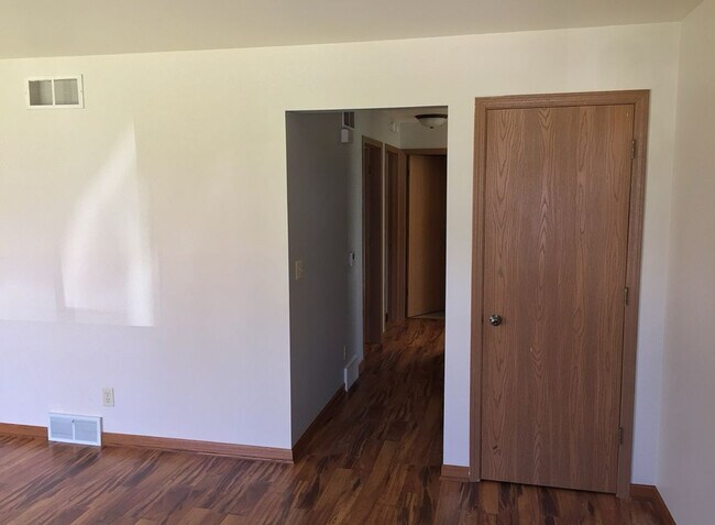 Foto del edificio - 4413 Menasha Ave