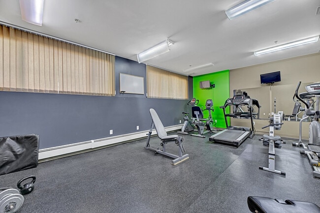 Photo du bâtiment - 1Ten On Whyte - Student Living