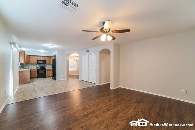 Foto del edificio - Lovely 2-story 4bed/2.5bath home available...