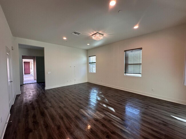 Foto del edificio - 15852 Ellington Wy