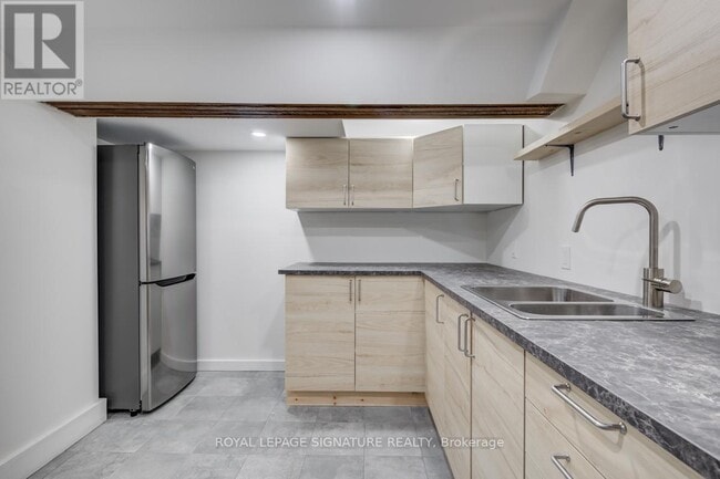 Building Photo - 125 Glenholme Ave