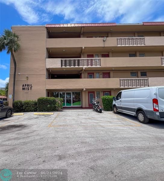 Building Photo - 1333 E Hallandale Beach Blvd