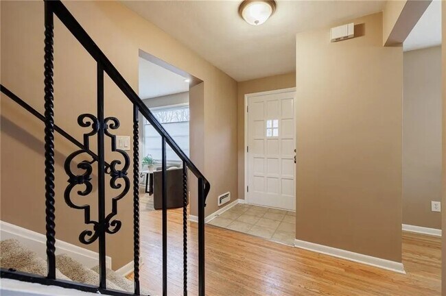 Building Photo - 35 Oakbend Ln