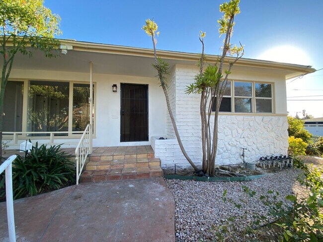 Building Photo - JANUARY MOVE IN! Large house on Julie! (Le...