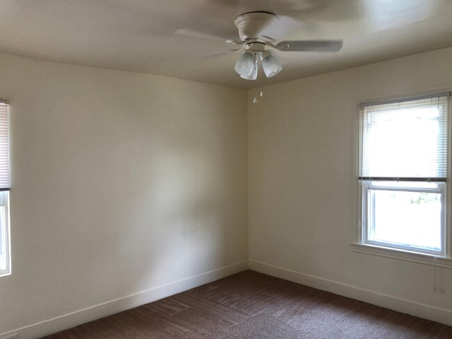 Building Photo - 42 Delsea Dr