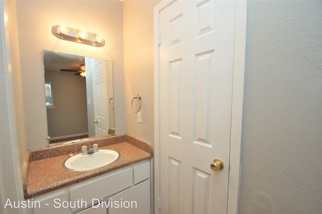 Foto del edificio - 2604-2606 Ektom Dr