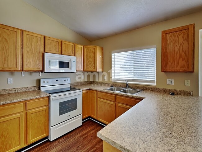 Building Photo - 6396 S Battle Creek Ct
