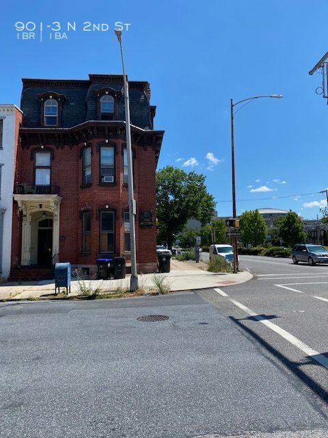 Building Photo - 3rd Floor 1 Bedroom 1 Bath Apt, Gas Included