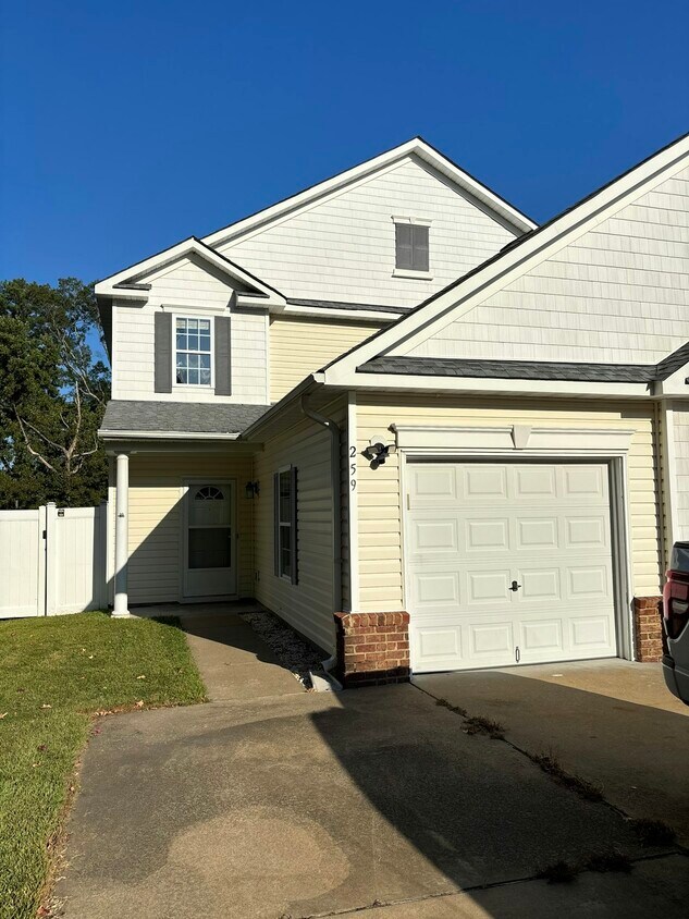 Foto principal - 259 Sykes Ave