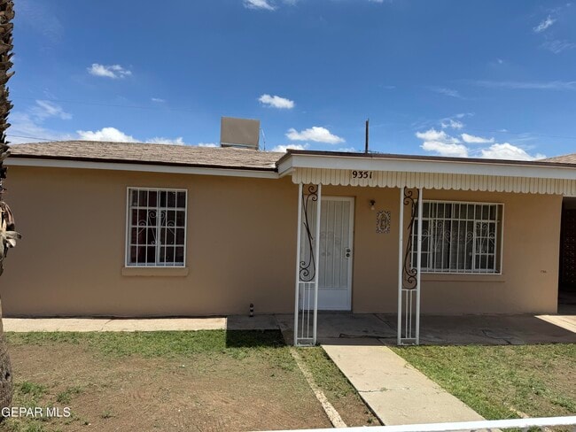 Foto del edificio - 9351 Carranza Dr