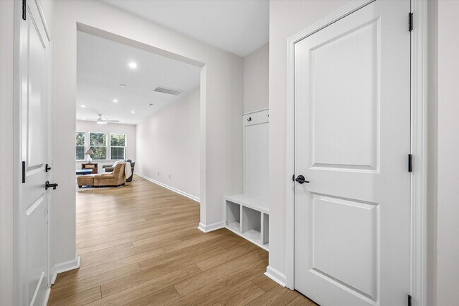 Foto del edificio - "Spacious 3-Bed Townhouse  with 2.5 Baths at 217 Brooks Springs Drive, Fort Mill!"