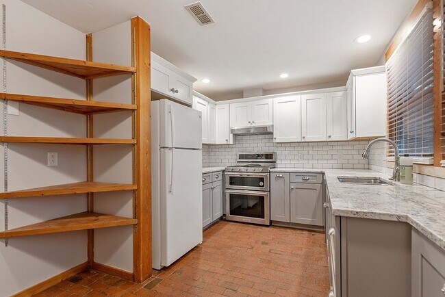 Foto del edificio - 907 North Mangum Street Unit C