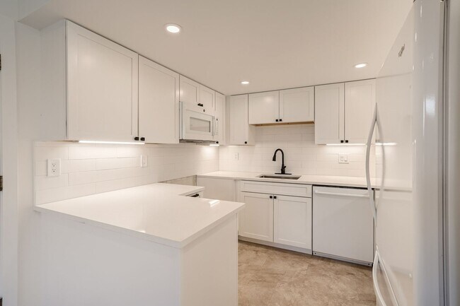 Building Photo - 8167 W 90th Dr