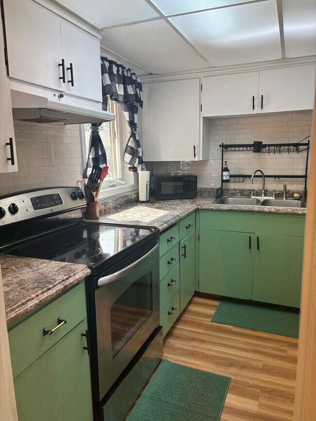 Foto del edificio - Partially Furnished 2-Bedroom Condo Near UAF
