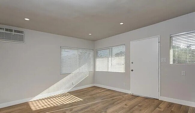 Foto del edificio - High-End Living in a Prime Area