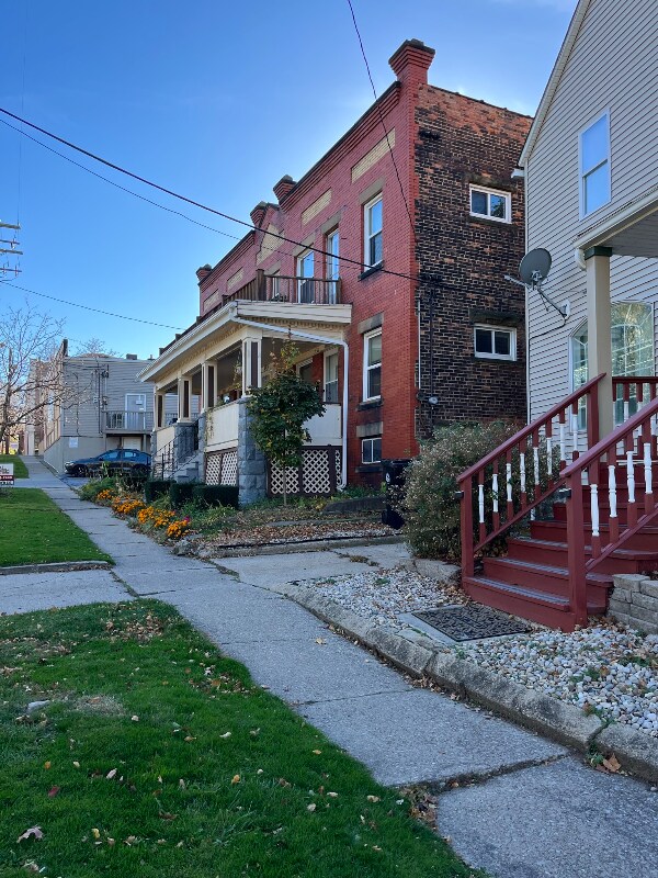 Building Photo - 1376 W 116th St